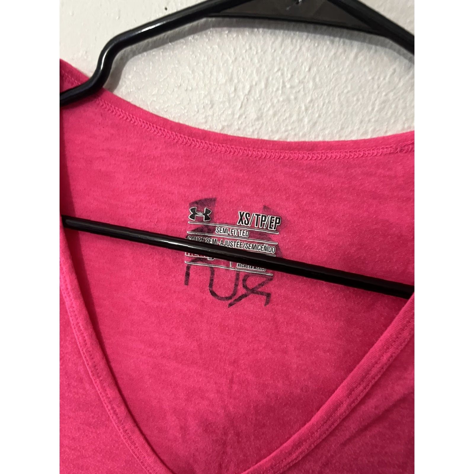 Under Armour VINTAGE Under Armour Shirt Baltimore Running Athletic V-Neck Pink XS Womens Short Sleeve Activewear T-Shirt 90s? Womens Size XS / US 0-2 / IT 36-38 - 4 Thumbnail
