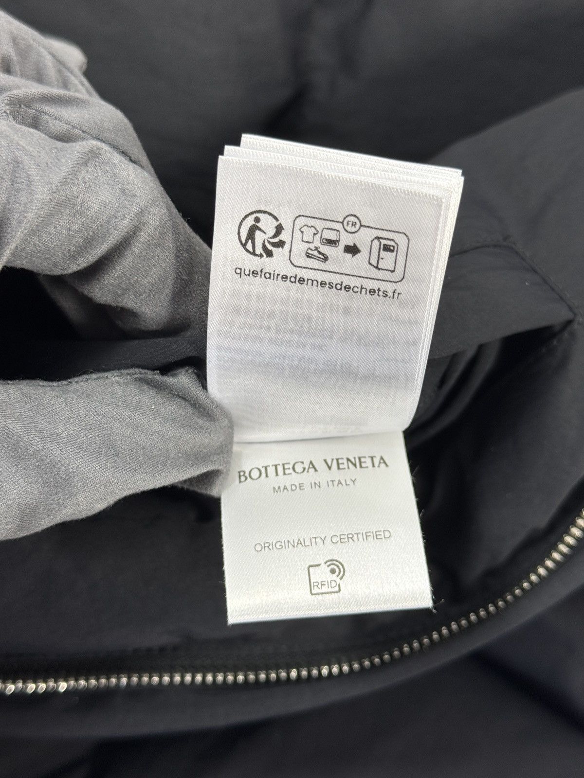 Bottega Veneta OVERSIZED TECH NYLON PUFFER JACKET WITH REMOVABLE COLLAR Size L / US 10 / IT 46 - 15 Thumbnail
