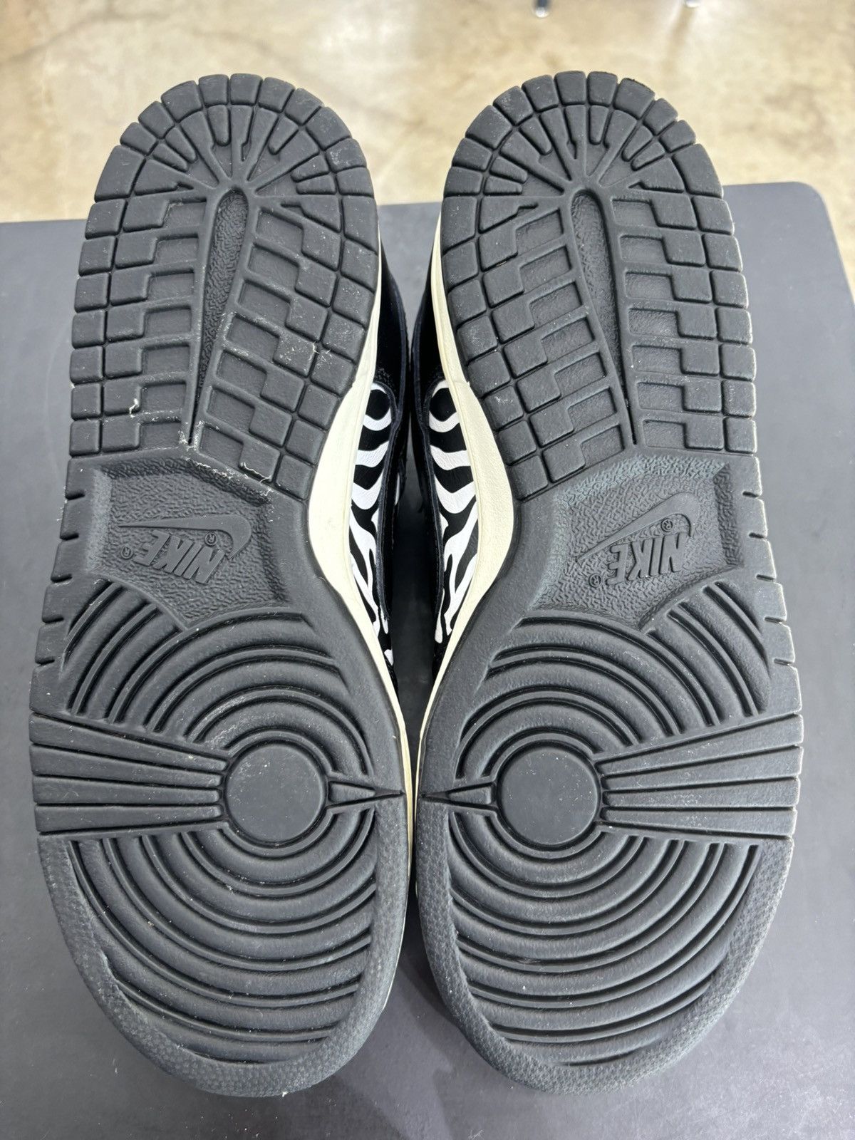 Nike Nike SB Dunk Low OG Quartersnacks Zebra Sz. 7.5 Size US 7.5 / EU 40-41 - 8 Thumbnail