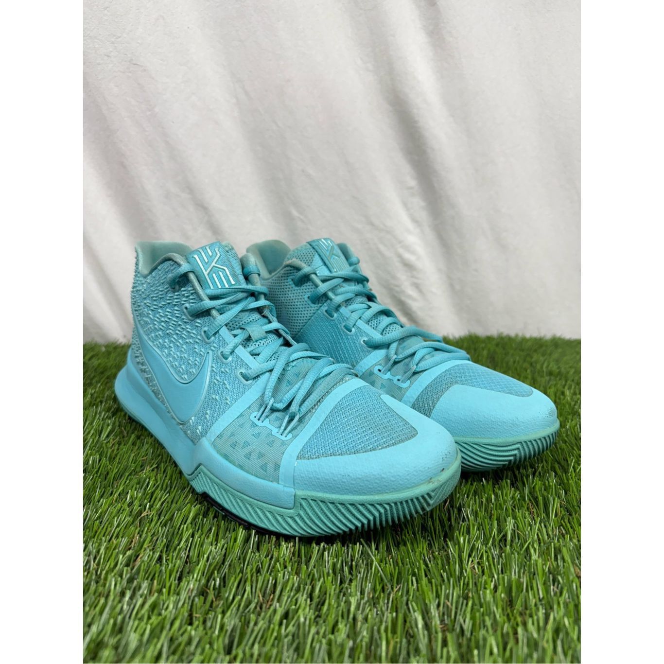 Nike Size 10 - Nike Kyrie 3 Tiffany - 852395-401 RARE Blue Size US 10 / EU 43 - 1 Thumbnail