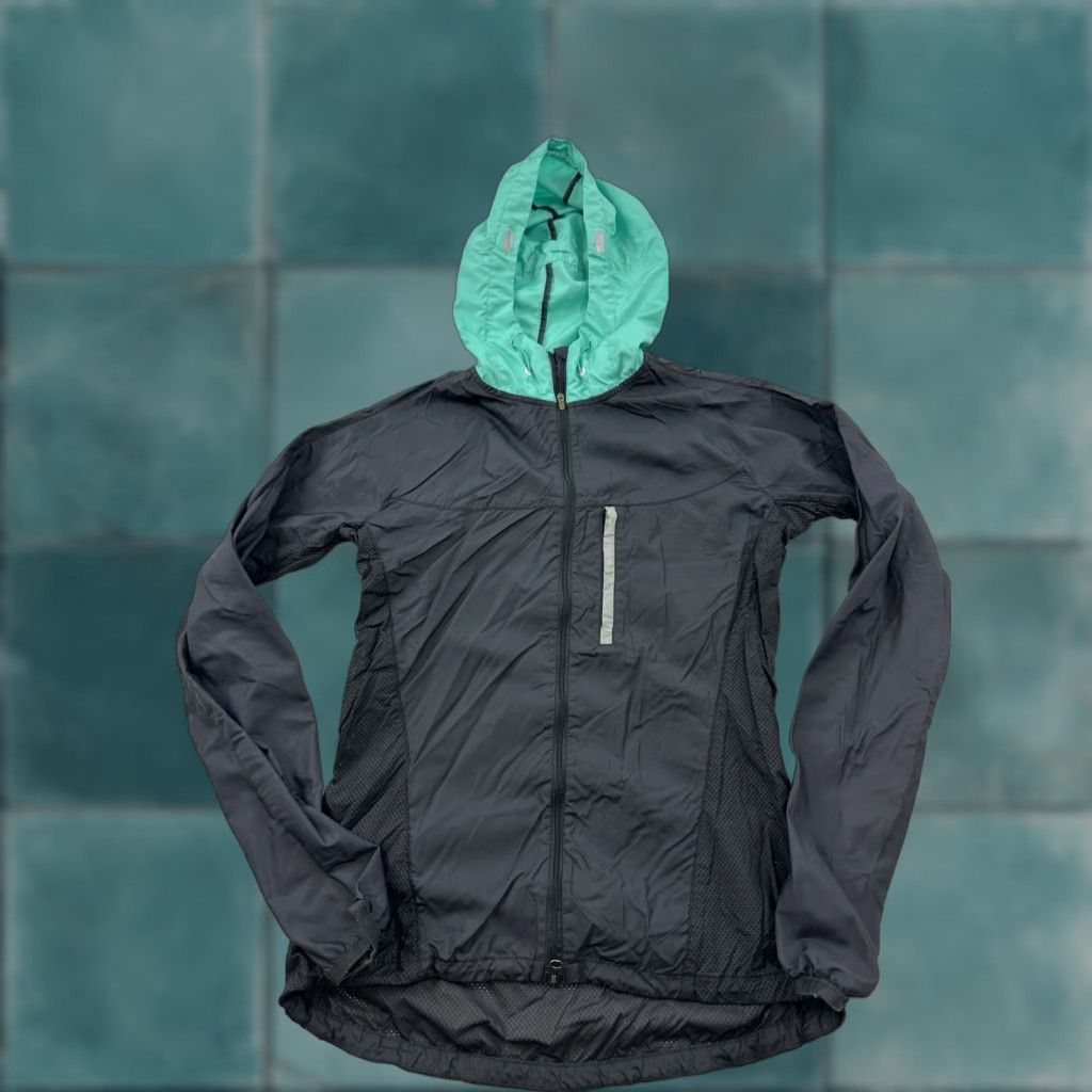 Nike NIKE Women's Small Black Lightweight Hooded Windbreaker Jacket for Running & Cross Training Size S / US 4 / IT 40 - 1 Thumbnail
