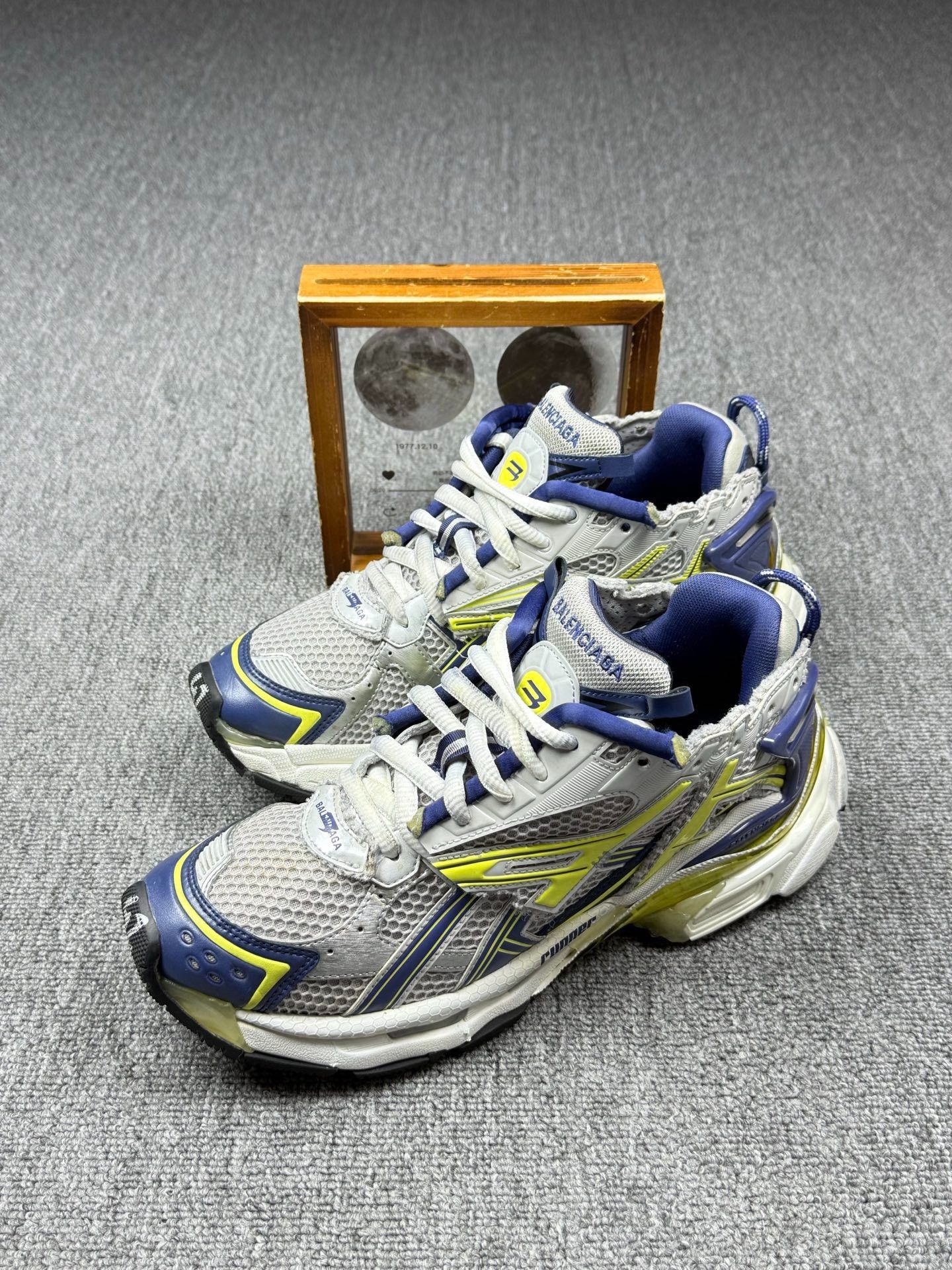 Balenciaga Balenciaga Running Blue Lowtop Sneakers 9 Men Size US 9 / EU 42 - 1 Thumbnail
