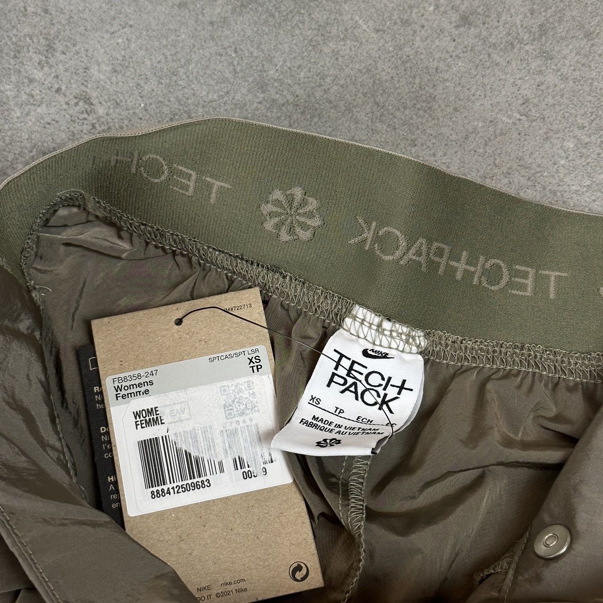 Nike Nike TechPack parachute pants jogger XS khaki streetwear Size US 28 / EU 44 - 6 Thumbnail