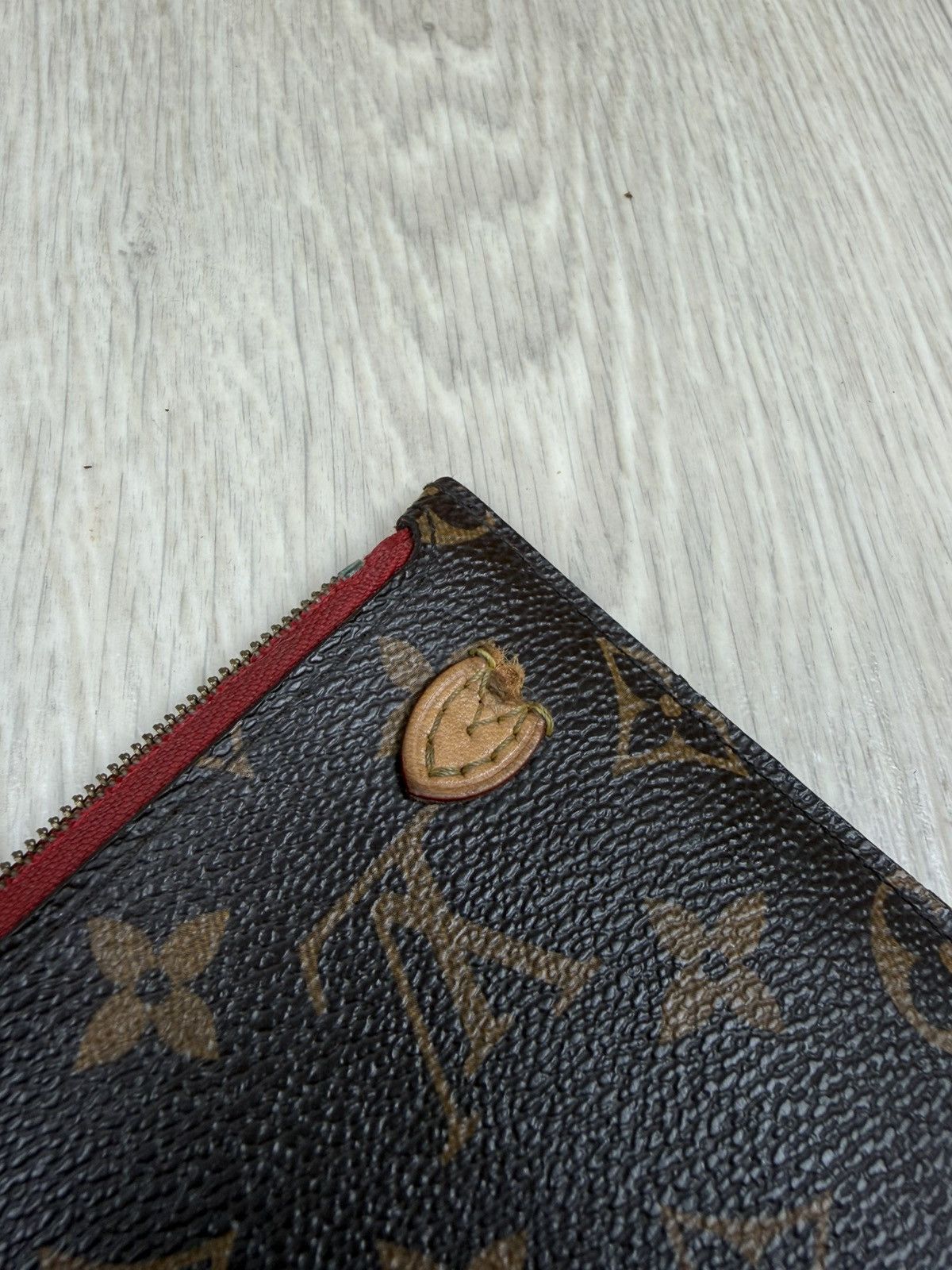 Louis Vuitton Louis Vuitton Neverfull MM GM Pouch Fuchsia Bag Size ONE SIZE - 3 Thumbnail