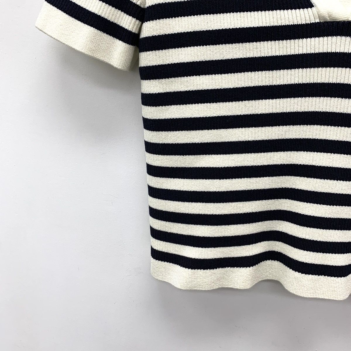 Gucci Gucci Logo Striped Collared Short Sleeve Knit Top K26WX Size M / US 6-8 / IT 42-44 - 4 Thumbnail