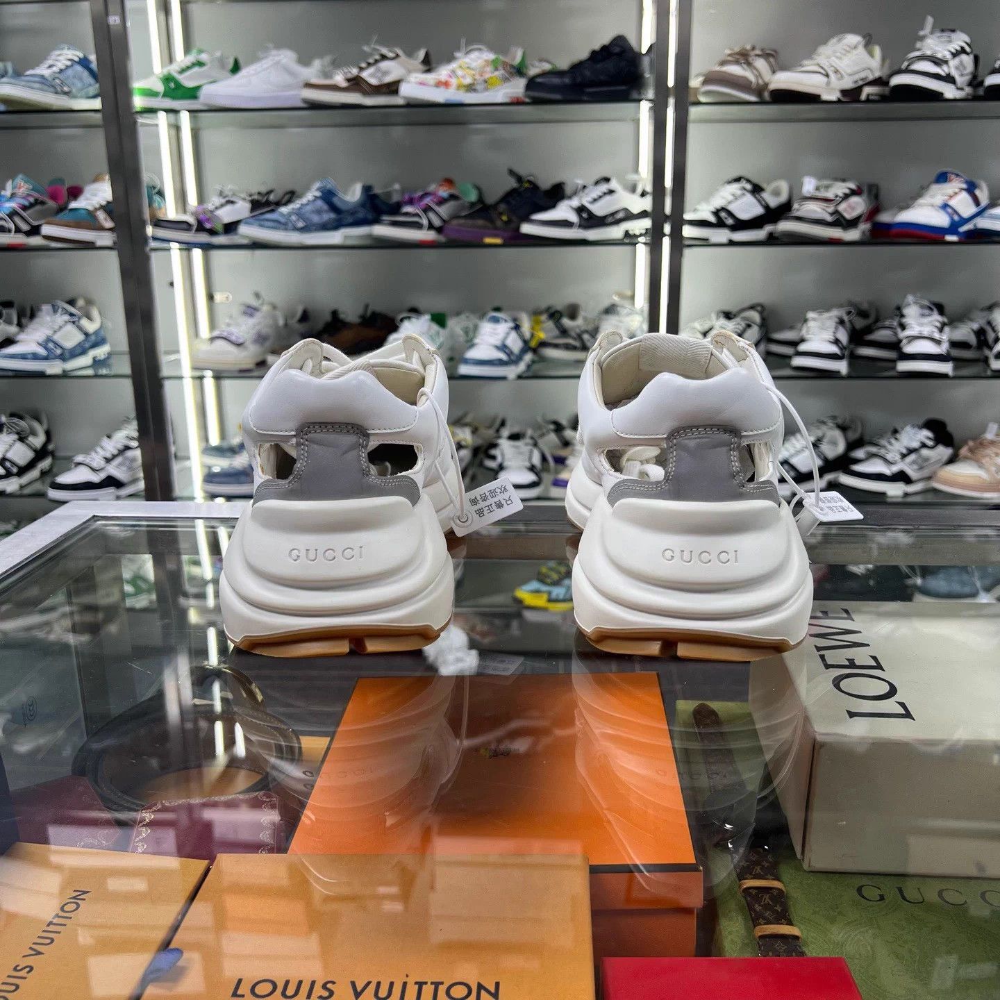 Gucci GUCCI Rhyton low top cutout dad shoe white UK7 Size US 8 / EU 41 - 5 Thumbnail