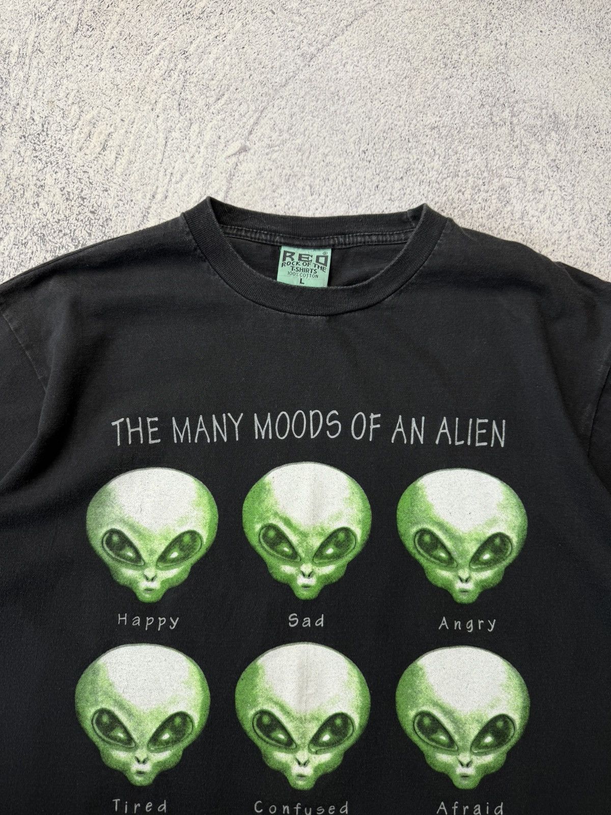 Vintage Vintage ALIEN MOODS 90s FLUORESCENT PRINT SINGLE STITCH TEE Size US L / EU 52-54 / 3 - 11 Thumbnail