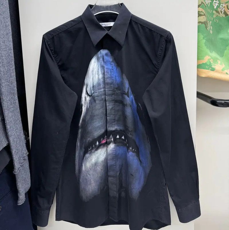 Givenchy Givenchy Black Shark Graphic Shirt for Men 0089 Size US M / EU 48-50 / 2 - 1 Thumbnail