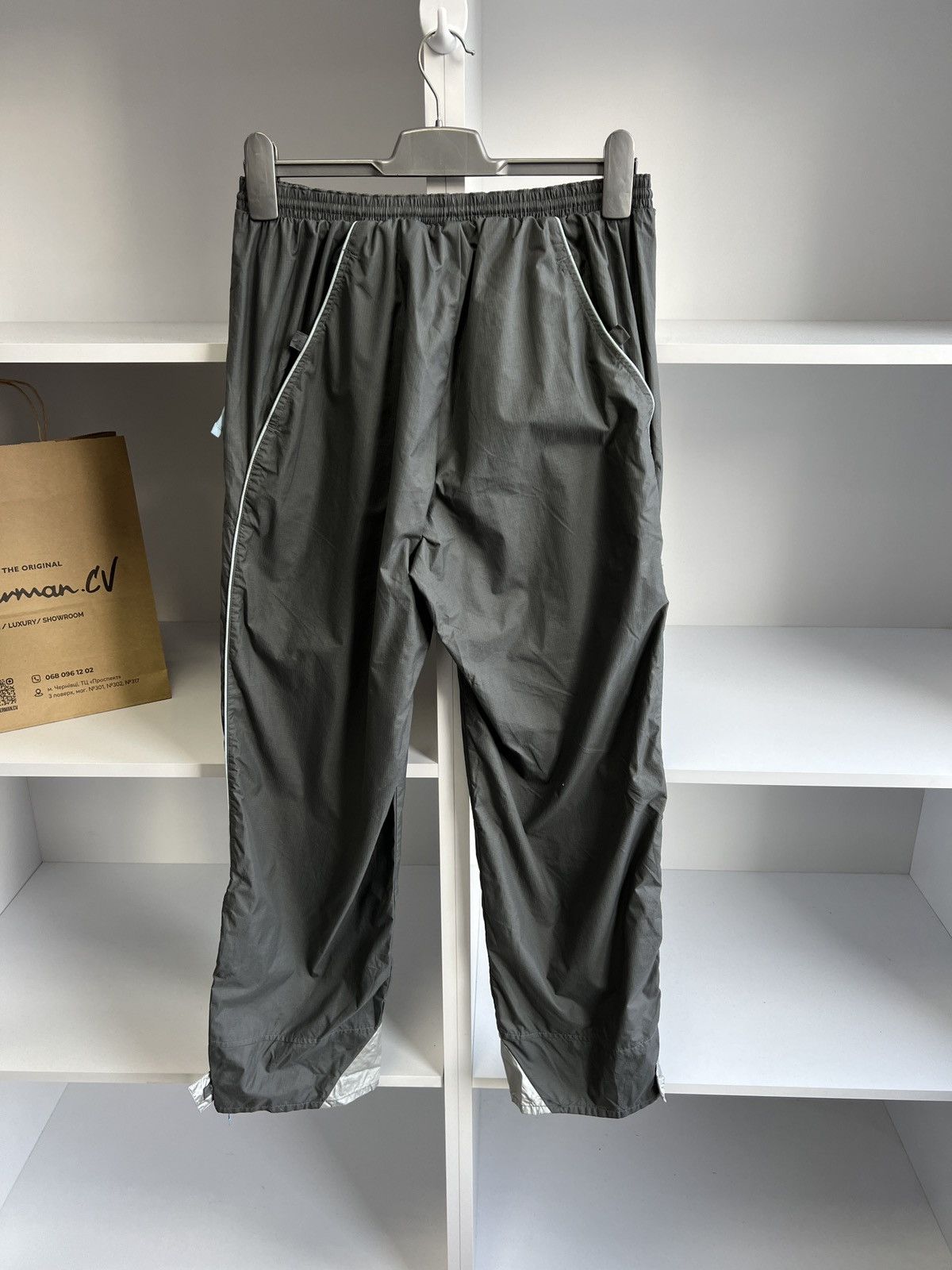 Nike × Vintage Vintage Nike Nylon Y2K Gray Pants Size US 31 - 13 Thumbnail