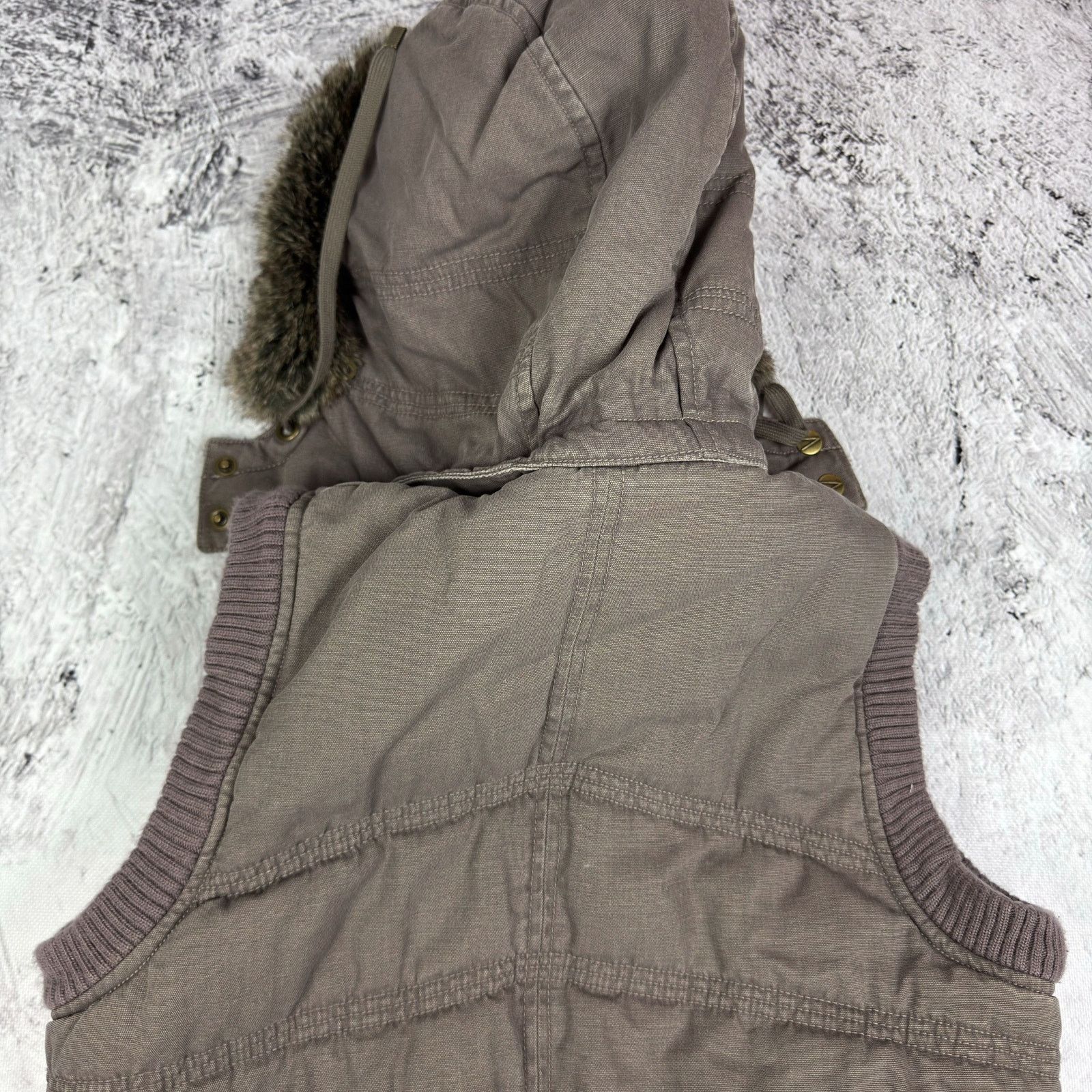 Nike Nike Women's Faux Fur Swoosh Spellout Full Zip Hooded Vest M Size M / US 6-8 / IT 42-44 - 6 Thumbnail