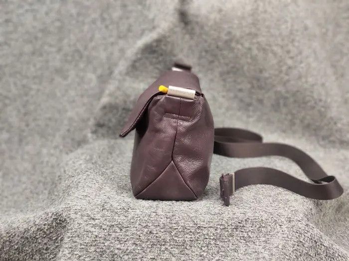 Mandarina Duck Mandarin Duck Design Dark purple leather Crossbody Bag Size ONE SIZE - 6 Thumbnail