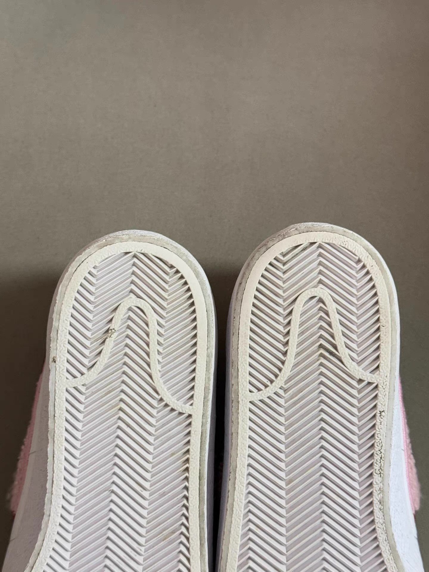 Nike A pair of Parra x Nike SB Blazer Low skate shoes。Ｑ20 Size US 7 / EU 40 - 3 Thumbnail