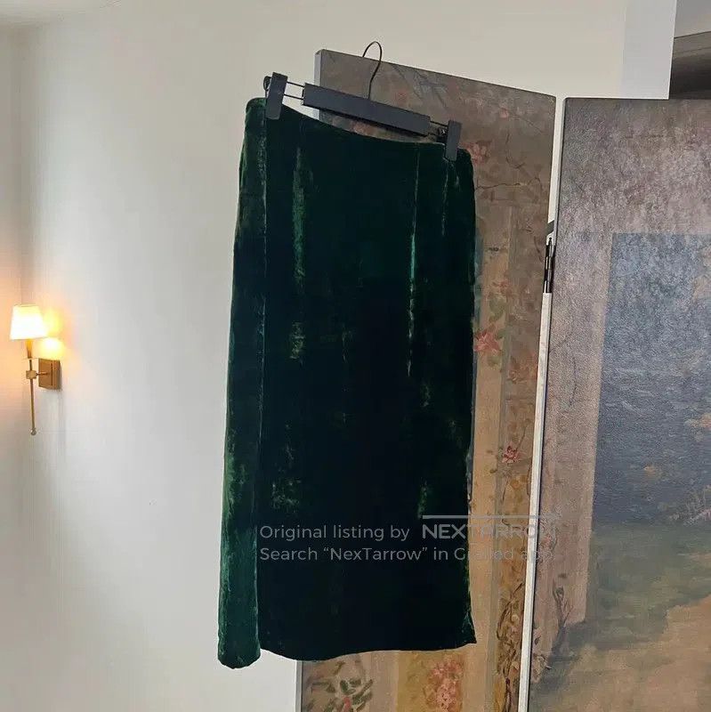 Max Mara MaxMara Green Silk Midi Skirt . Size 23" - 2 Thumbnail