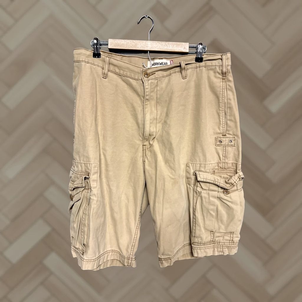 Levi's Levi's Cargo Shorts Mens 36 Khaki Heavyweight Workwear Skater Baggy Y2K Cargo Pocket 90s Hip Hop Vintage Style Pants Mens Size US 36 / EU 52 - 1 Thumbnail
