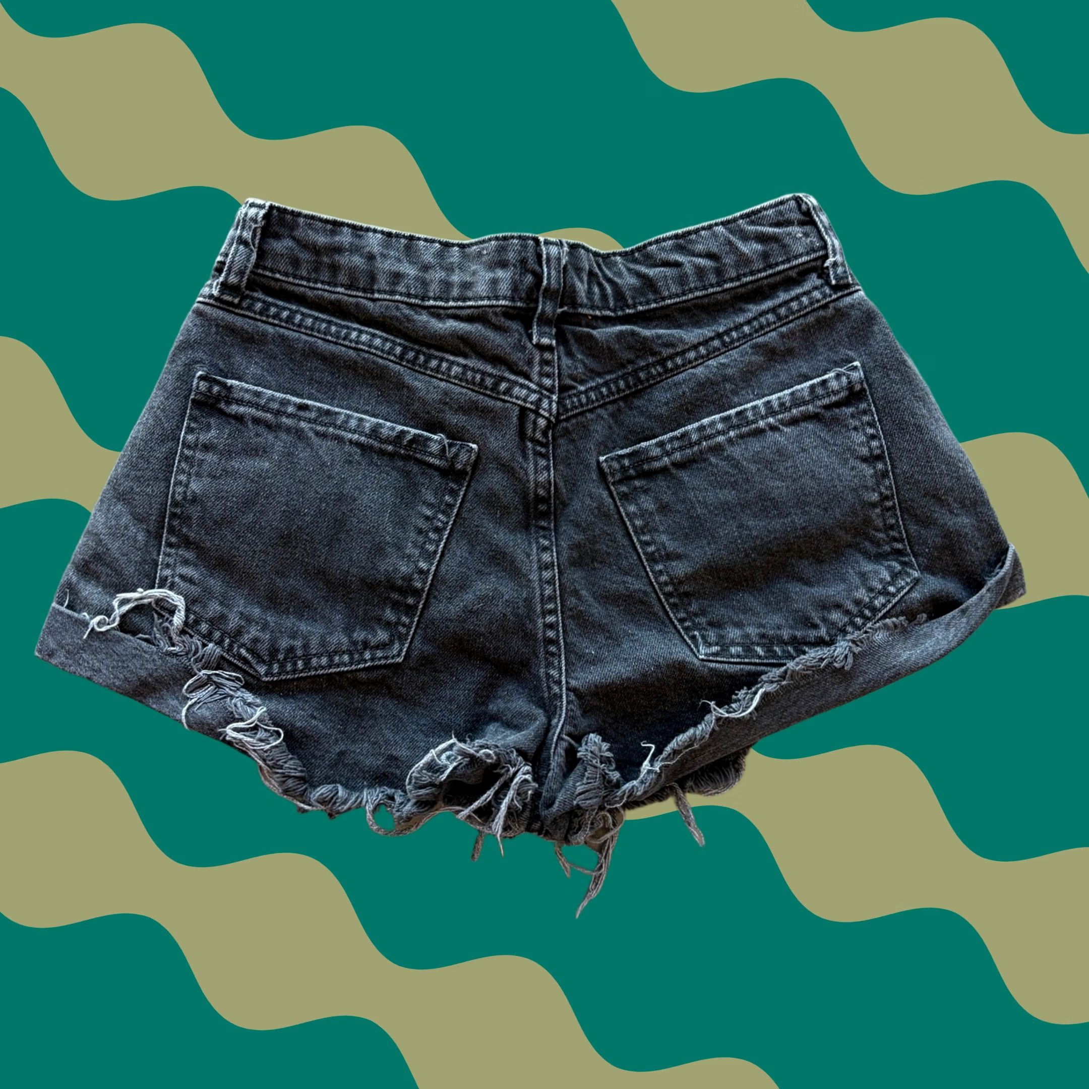 Forever 21 VINTAGE Y2K Forever 21 Black Fray Cutoff Distressed Skater Mini Shorts 25 Womens Size 42" / US 20 - 1 Thumbnail
