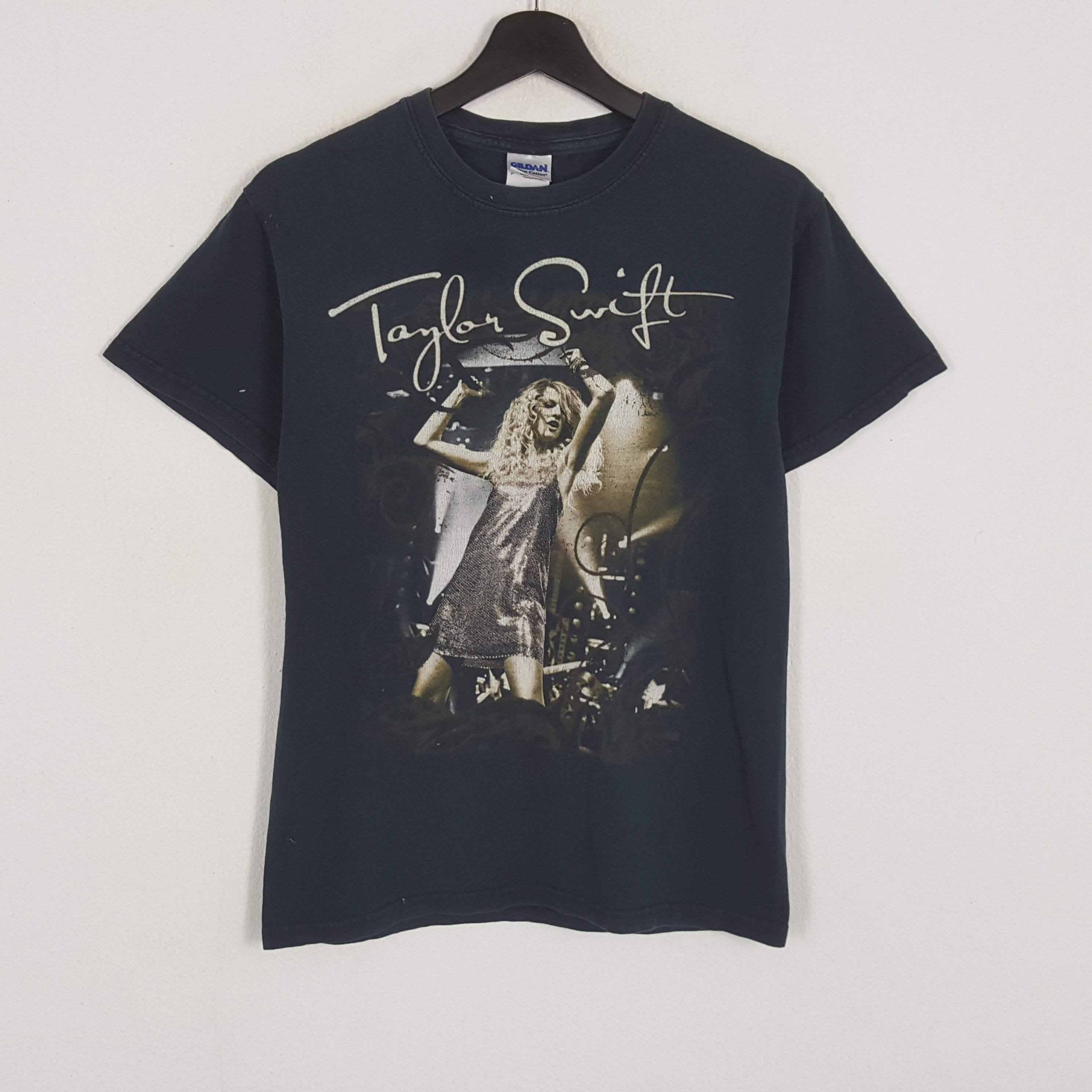Band Tees × Vintage TAYLOR SWIFT Singer Music Tour Tshirt Size US S / EU 44-46 / 1 - 1 Thumbnail