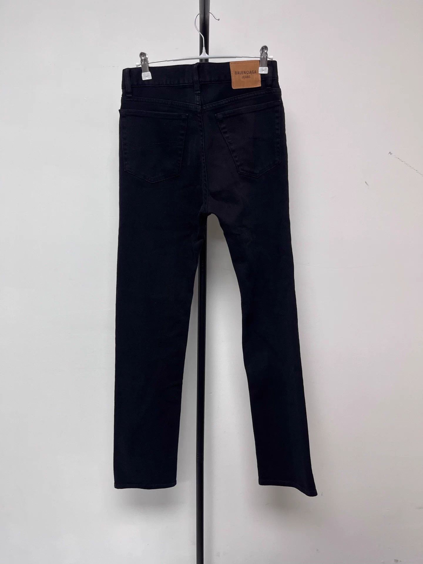 Balenciaga Balenciaga men's black 30 slim waist logo patch denim Size US 30 / EU 46 - 2 Thumbnail