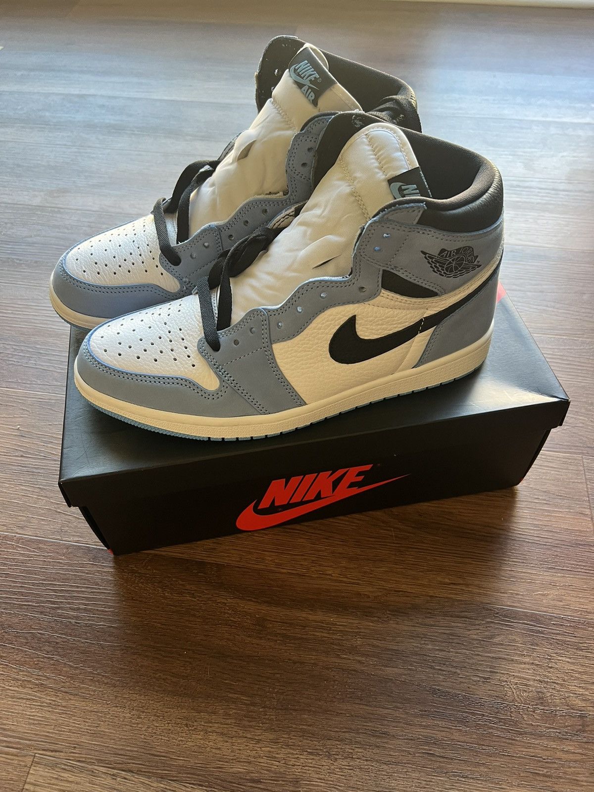 Jordan Brand Men’s Air Jordan 1 OG High Retro University Blue Sneakers Size US 10.5 / EU 43-44 - 7 Thumbnail