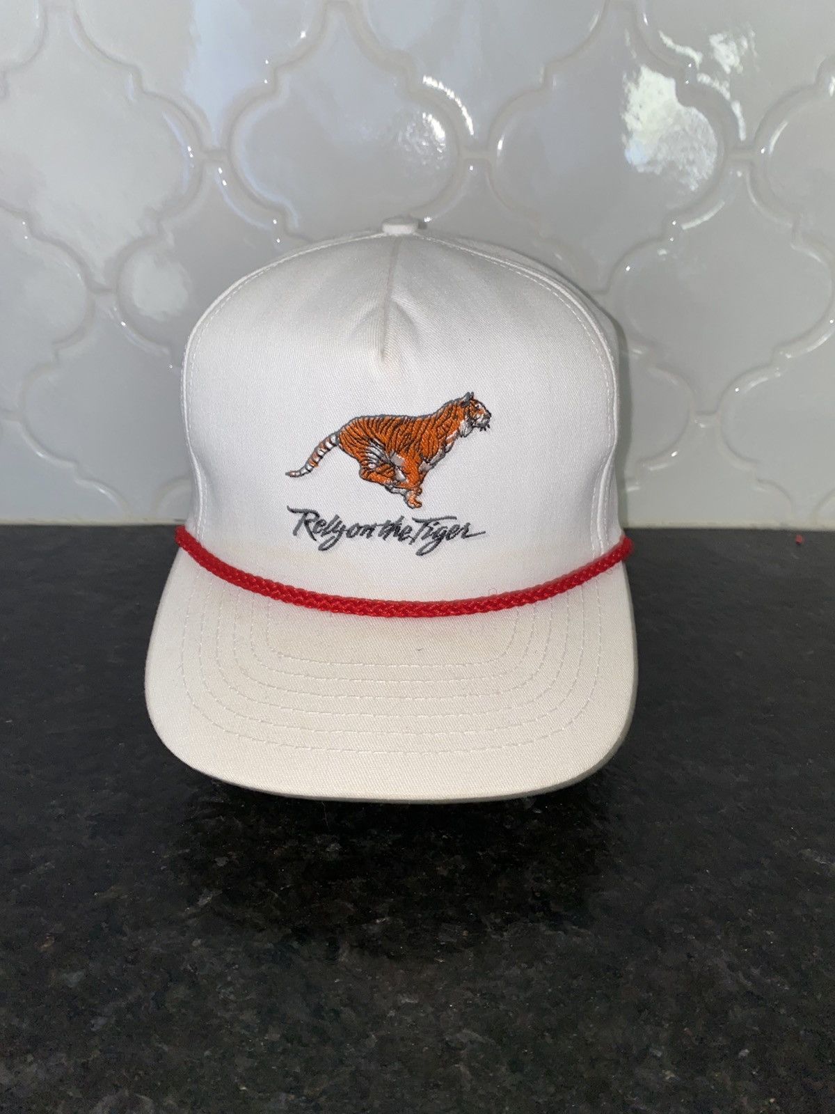 Other Vintage 90s rely on the tiger snapback Size ONE SIZE - 1 Thumbnail