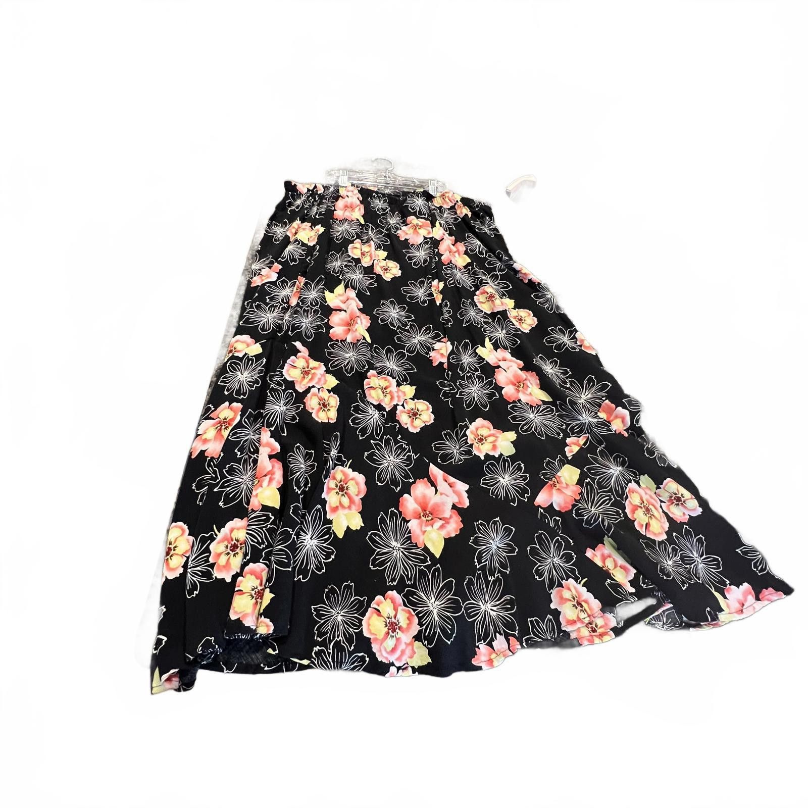 Other Sag Harbor Women's Floral Skirt Size 18W Size 40" / US 18 - 1 Thumbnail