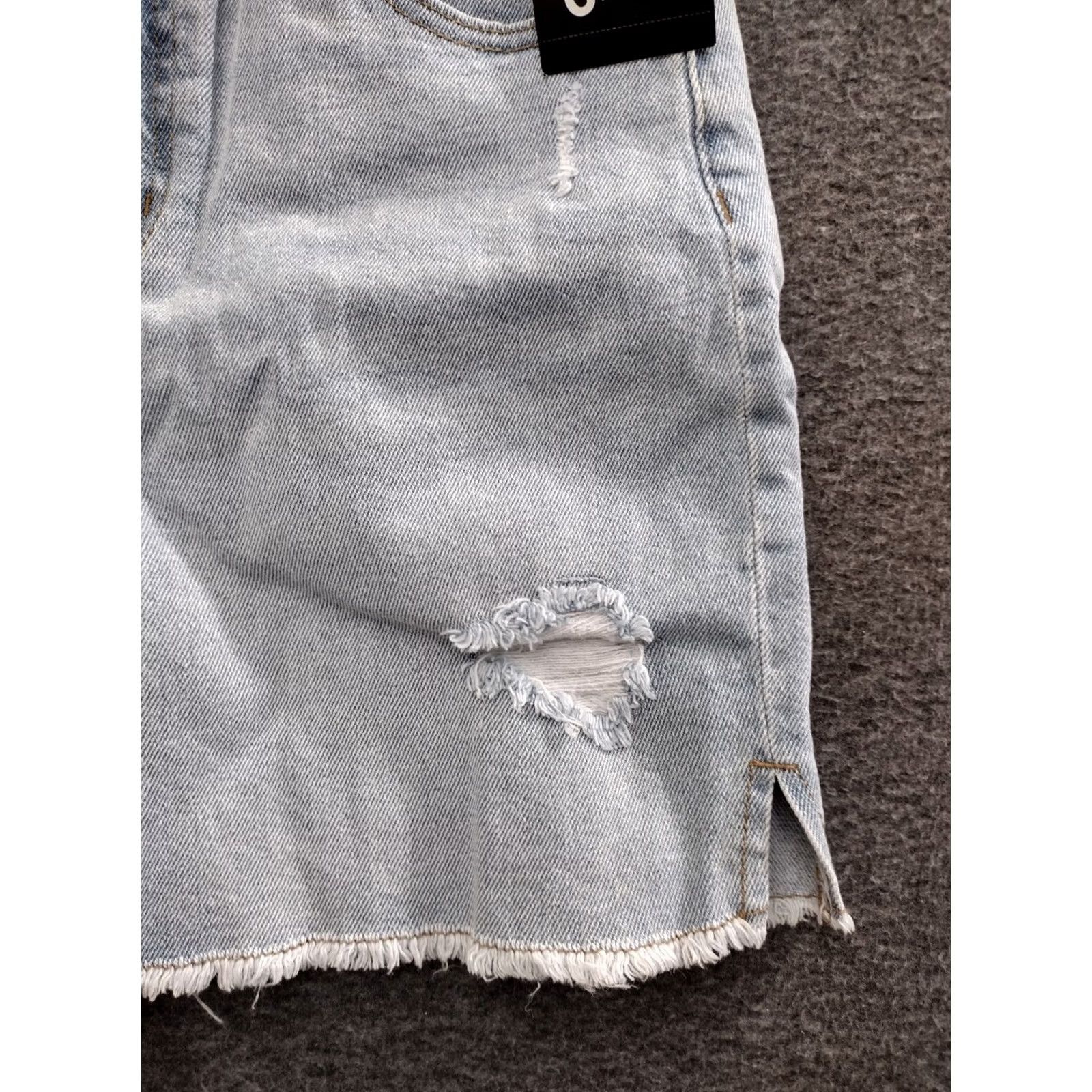 Vintage Art Class Cropped Women's Jeans Shorts light blue XL 14-16 Denim 5-Pocket Relaxed Mid Rise Casual Spring Summer Blue denim shorts (Women) Size 40" / US 18 - 7 Thumbnail