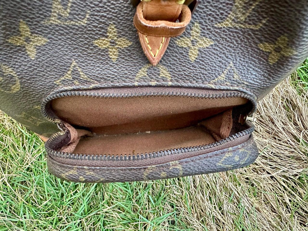 Louis Vuitton Authentic Louis Vuitton Monogram Canvas Montsouris Mini Bag Size ONE SIZE - 12 Thumbnail