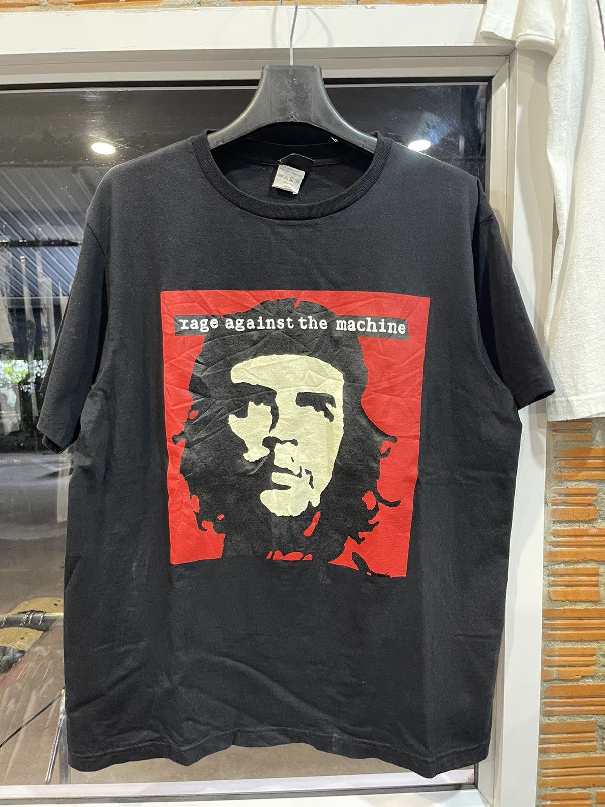 Band Tees Y2K Rage against the machine T shirt Wall of fame tag L. Size US L / EU 52-54 / 3 - 1 Thumbnail