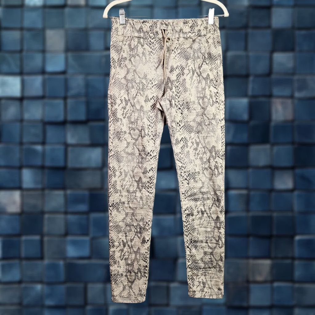 Vintage Bevy Flog Animal Print Pull-on Jogger Women's Size 25 Gray Animals Print Jogger Regular Pants Womens Size 25 Size 42" / US 20 - 1 Thumbnail