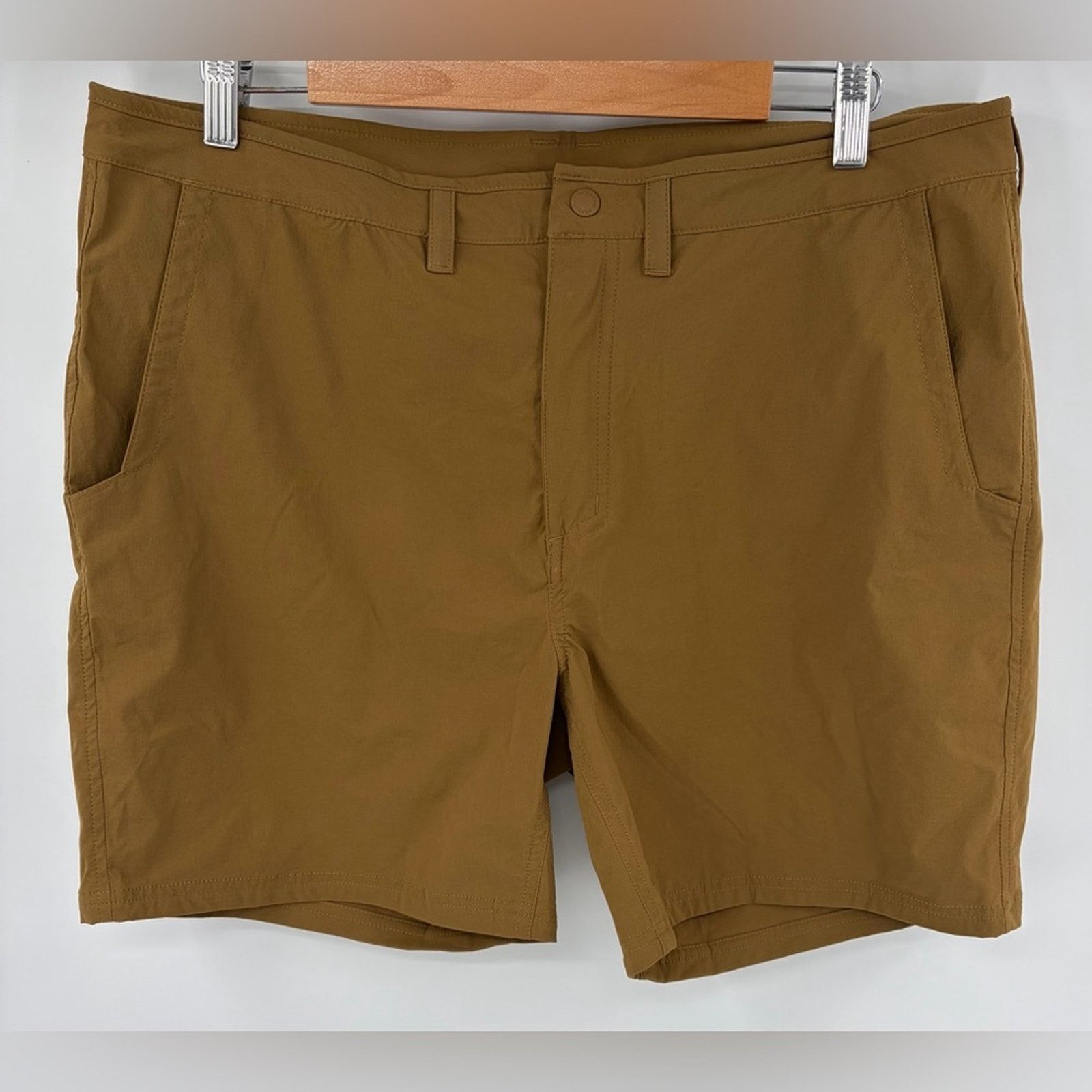 Mountain Hardwear Mountain Hardware men’s long basin trek 6” brown short sz 38 Size US 38 / EU 54 - 1 Thumbnail