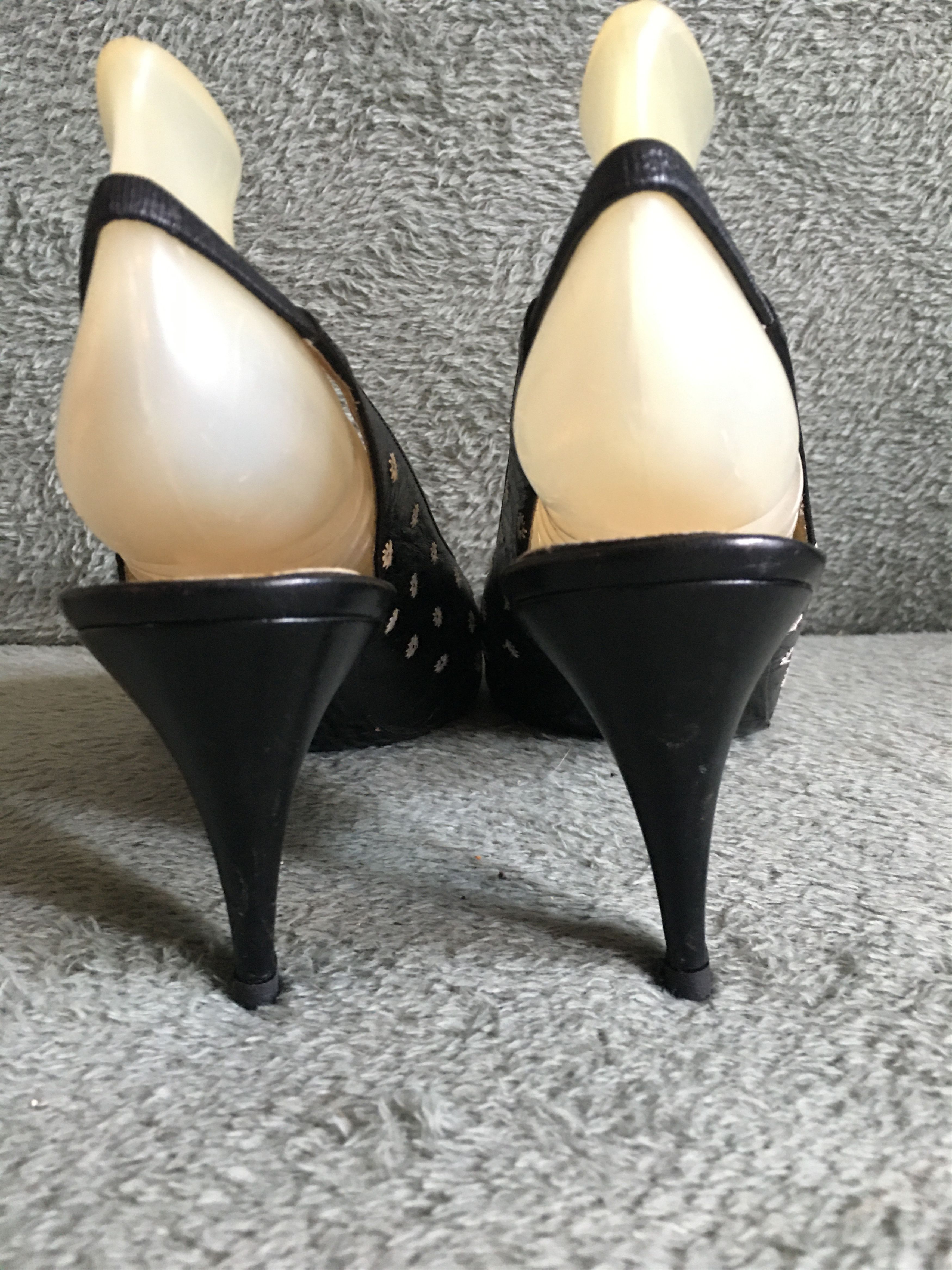 Valentino Valentino Garavani Leather Flowers Design Heels Size 8.5 Size US 8.5 / IT 38.5 - 7 Thumbnail