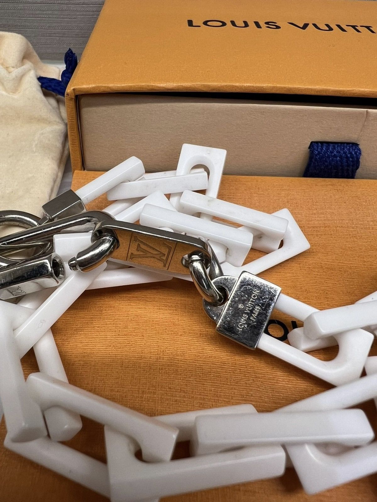 Louis Vuitton Louis Vuitton White Ceramic Chain Necklace By Virgil Abloh Size ONE SIZE - 2 Thumbnail