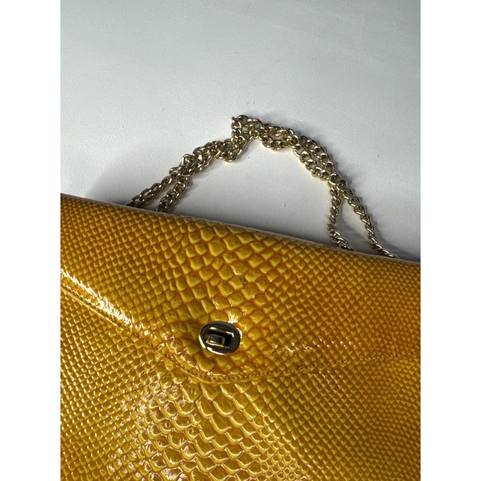 Vintage VINTAGE Yellow Snakeskin Purse Bag Gold Chain Antique Size ONE SIZE - 2 Thumbnail