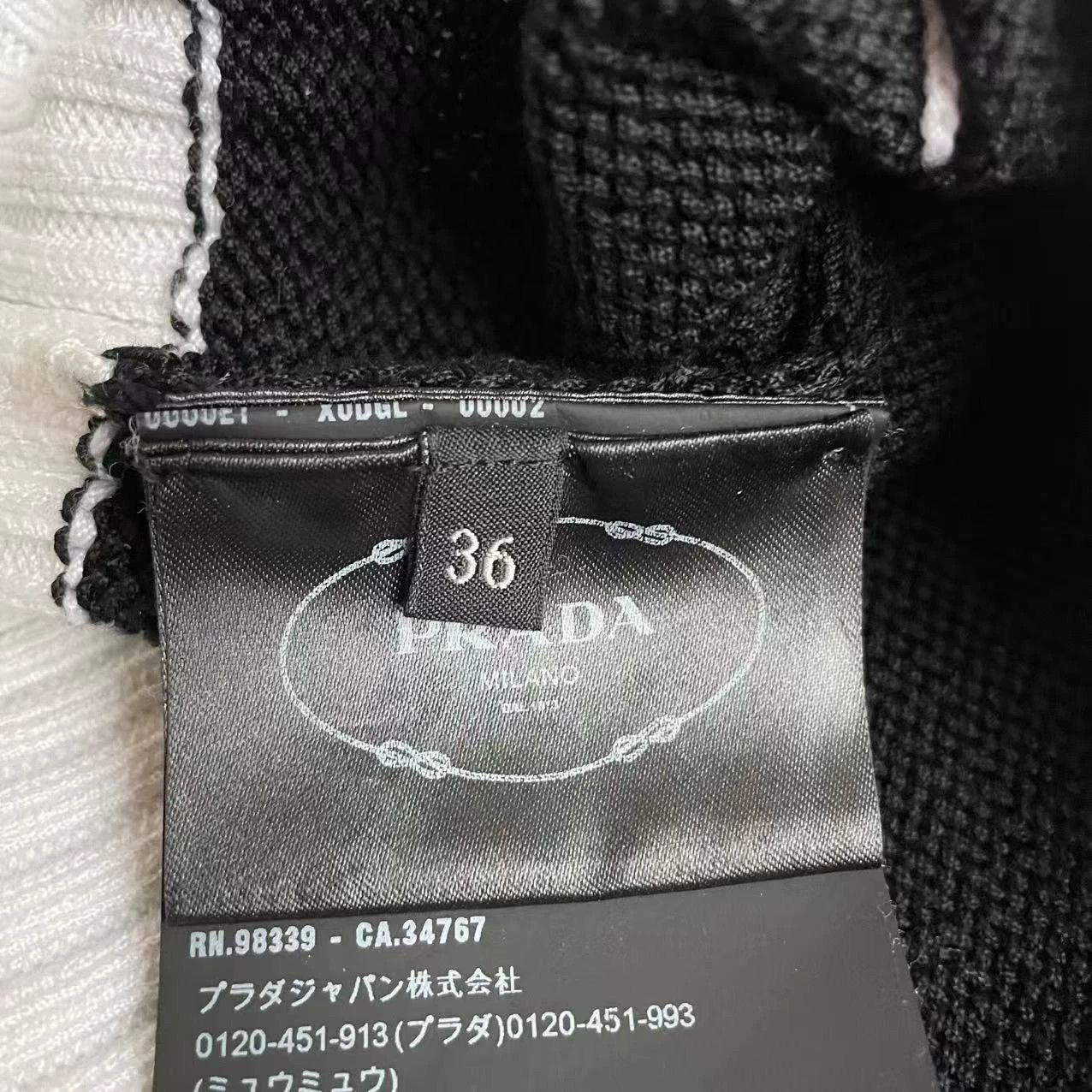 Prada PRADA color blocked V-neck short-sleeve knit black 36 Size XS / US 0-2 / IT 36-38 - 6 Thumbnail