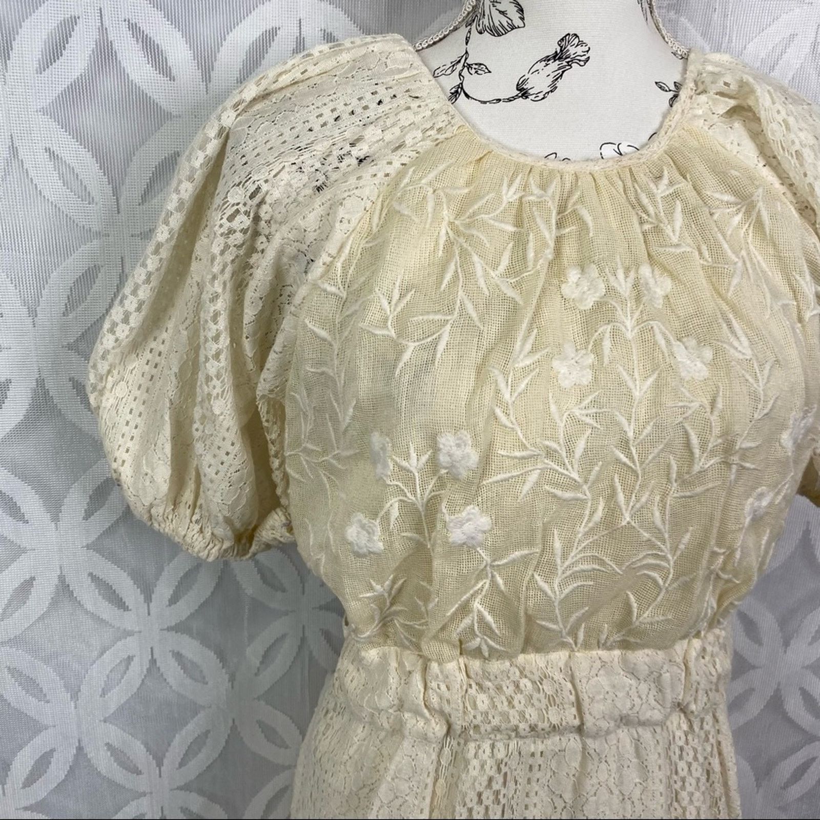 wedding dress lace ribbon Plunge Neckline Beaded Foliage Lace A-Line Wedding Dress main image 1