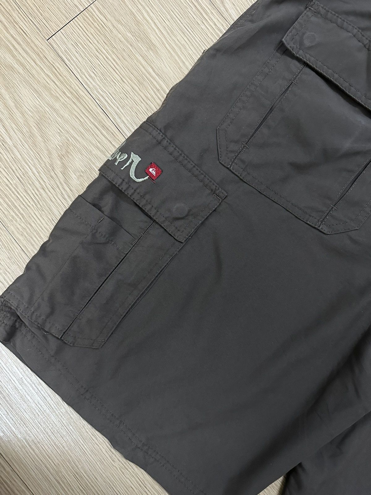 Beauty Beast × Quiksilver × Vintage Vintage Rare Beautiful Quiksilver Multi Pocket Cargo Shorts Size US 34 / EU 50 - 8 Thumbnail