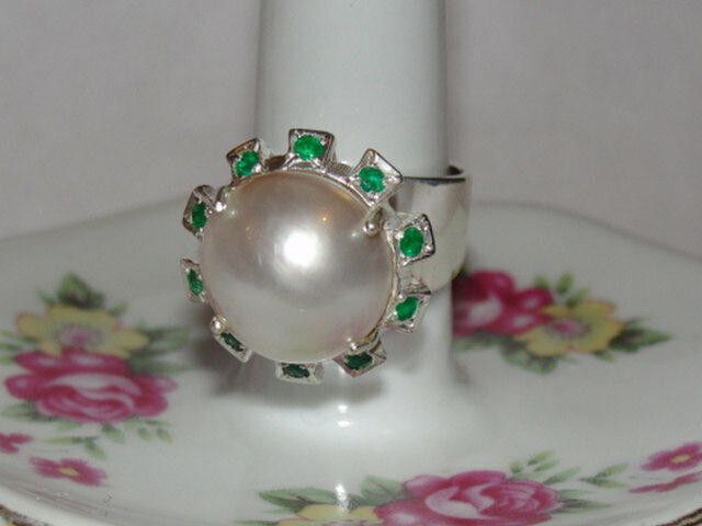 Designer Silver Mabe Pearl and Emerald Cocktail Ring Alberto Juan Size ONE SIZE - 1 Thumbnail