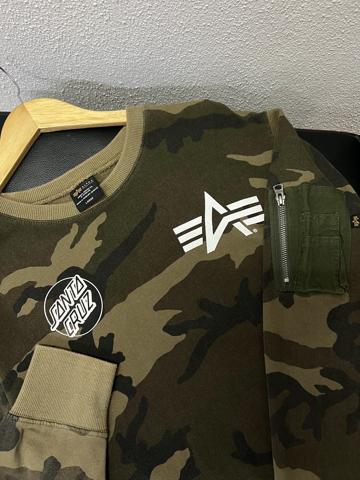 Alpha Industries × Santa Cruz Skateboards Alpha Industries x Santa Cruz Sweatshirt Size US L / EU 52-54 / 3 - 3 Thumbnail