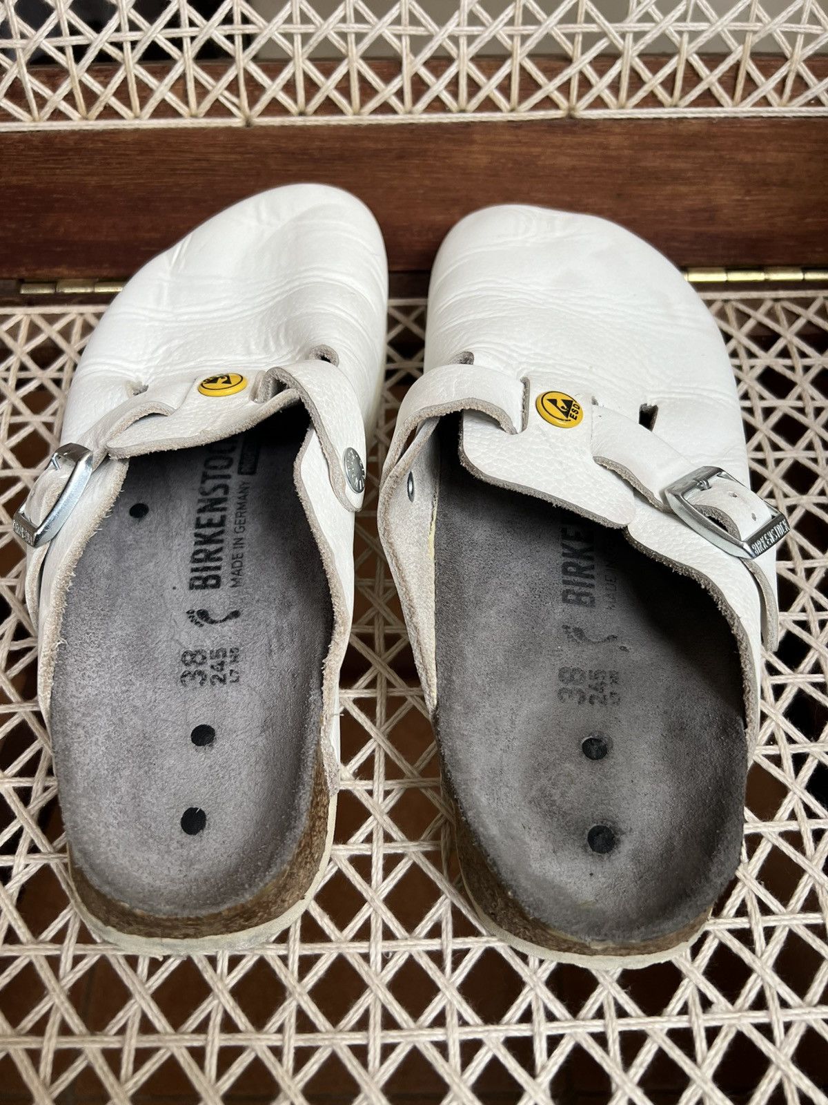 Birkenstock Birkenstock Leather Boston White Comfort Clogs EU 38 Size US 8 / IT 38 - 8 Thumbnail