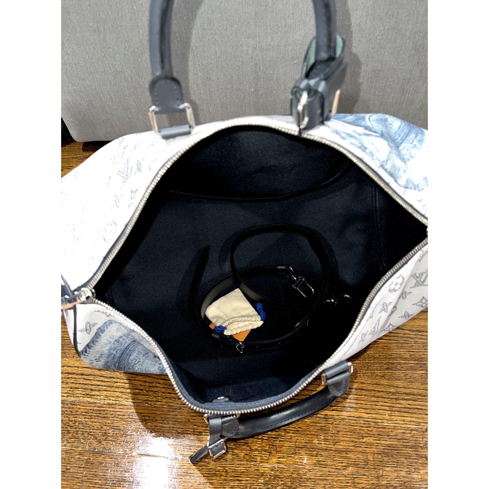 Louis Vuitton Louis Vuitton Keepall Bandouliere Elephant Travel Bag Size ONE SIZE - 11 Thumbnail