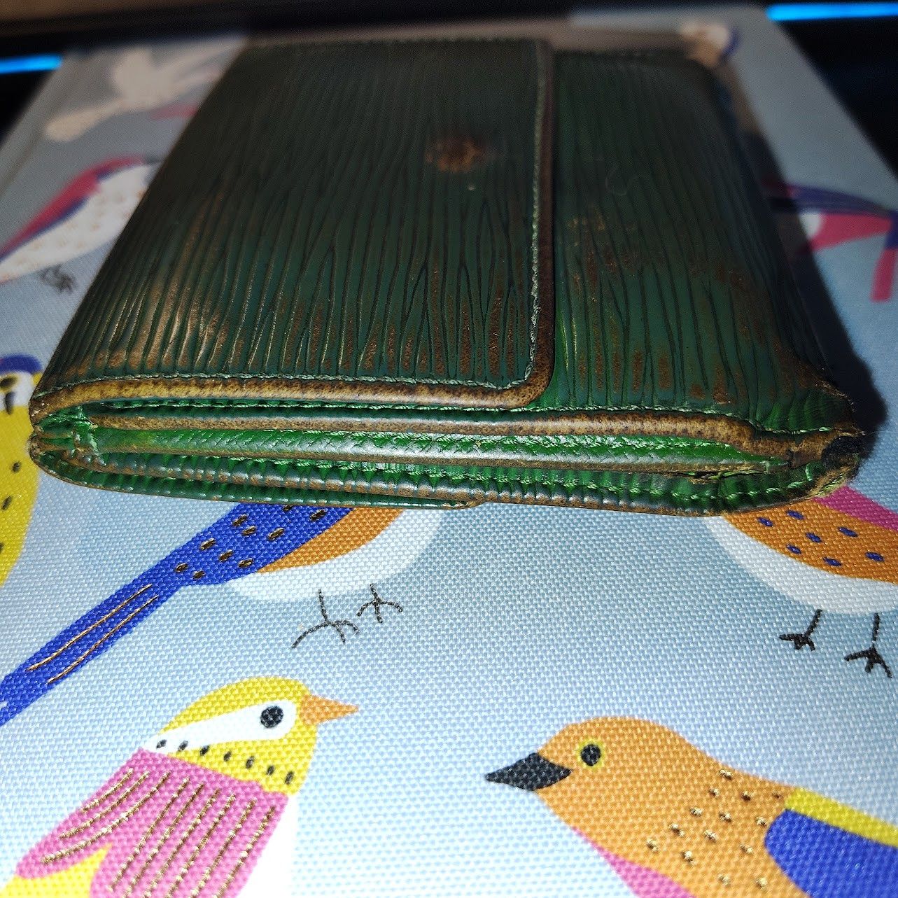 Louis Vuitton Louis Vuitton Epi leather wallet in green. Size ONE SIZE - 3 Thumbnail
