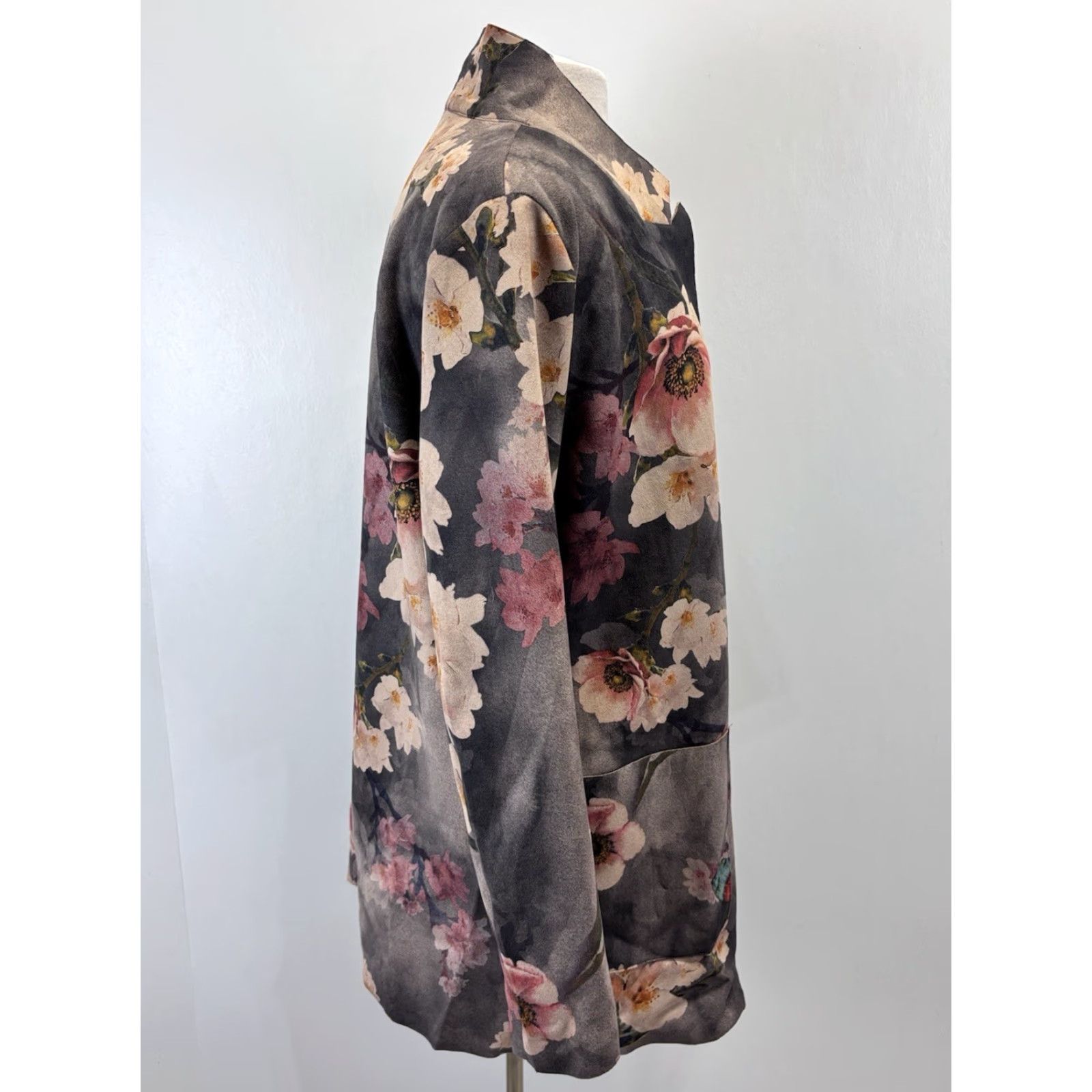 Soft Surroundings Soft Surroundings Blazer Jacket Faux Suede Sz L Soft Pink Grey Butterfly Floral Size L / US 10 / IT 46 - 4 Thumbnail