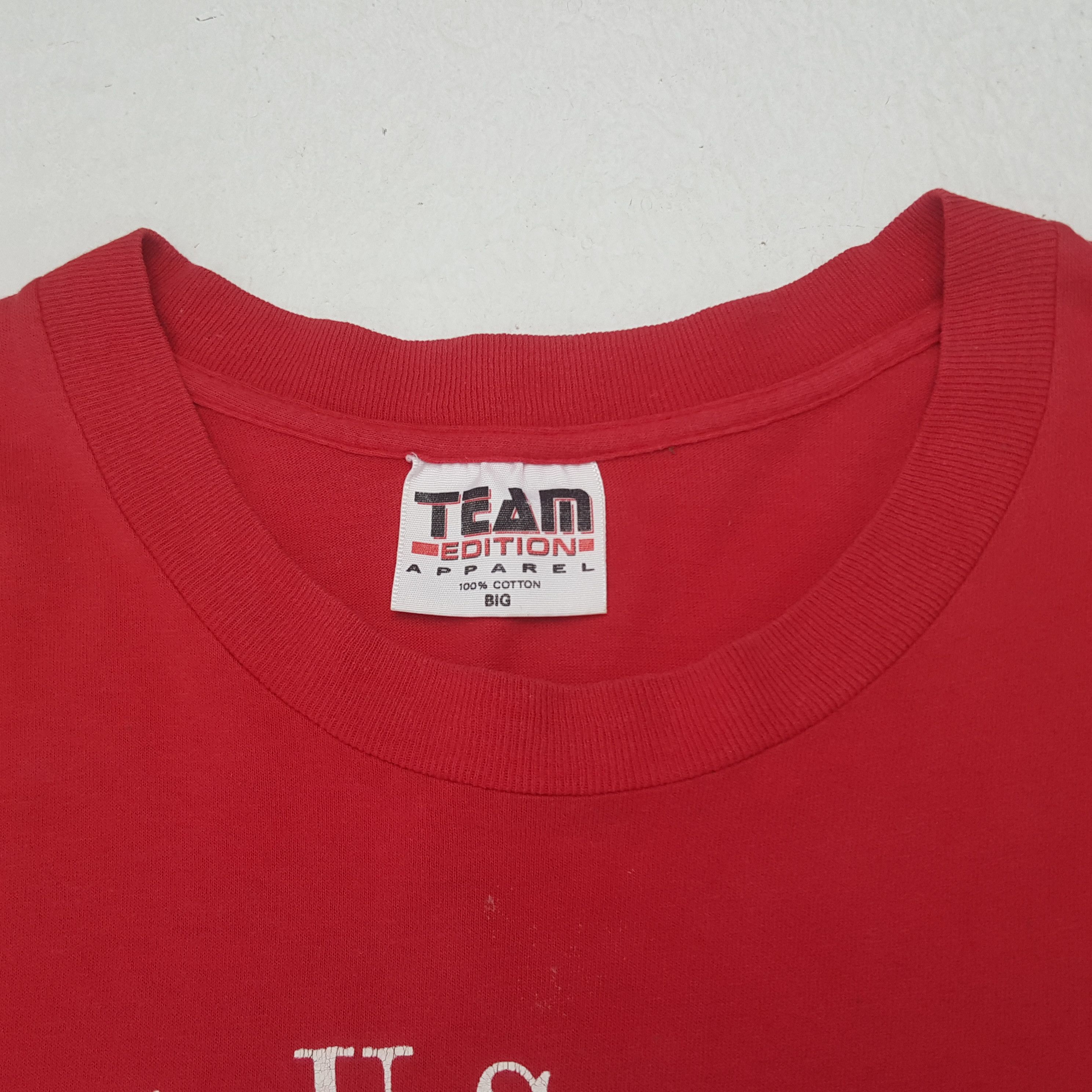 NBA × Vintage Vintage Runnin Rebels Basketball Team Tshirt C276N66 Size US L / EU 52-54 / 3 - 4 Thumbnail