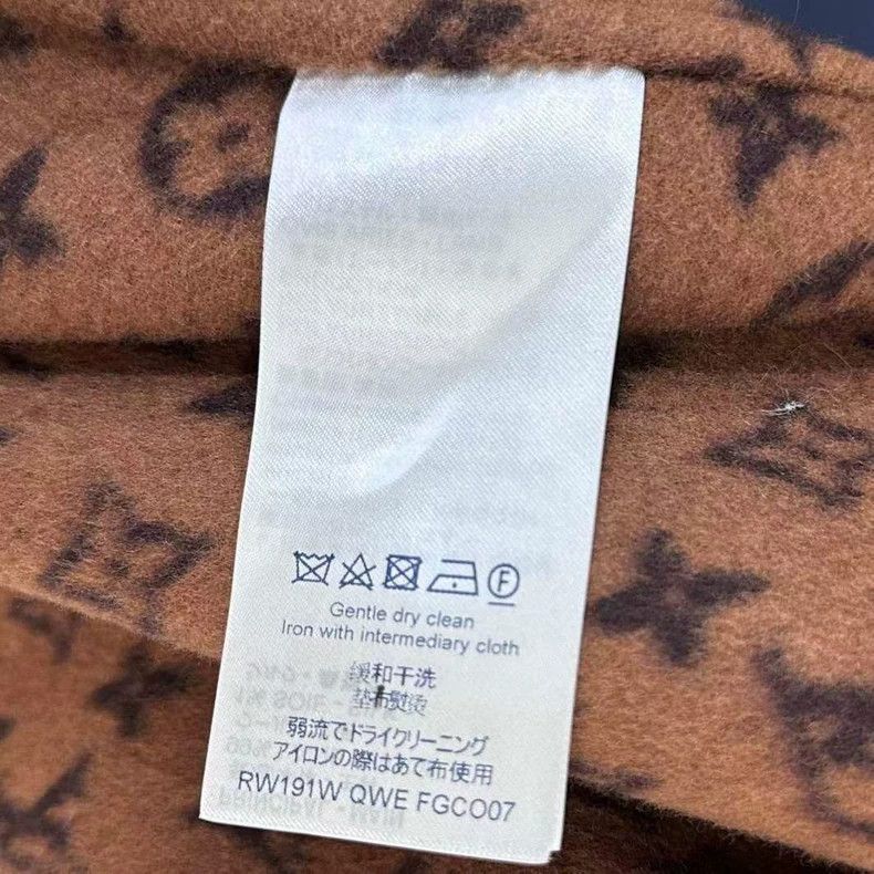 Louis Vuitton Louis Vuitton Cloak coat with full print inside coat Size S / US 4 / IT 40 - 6 Thumbnail