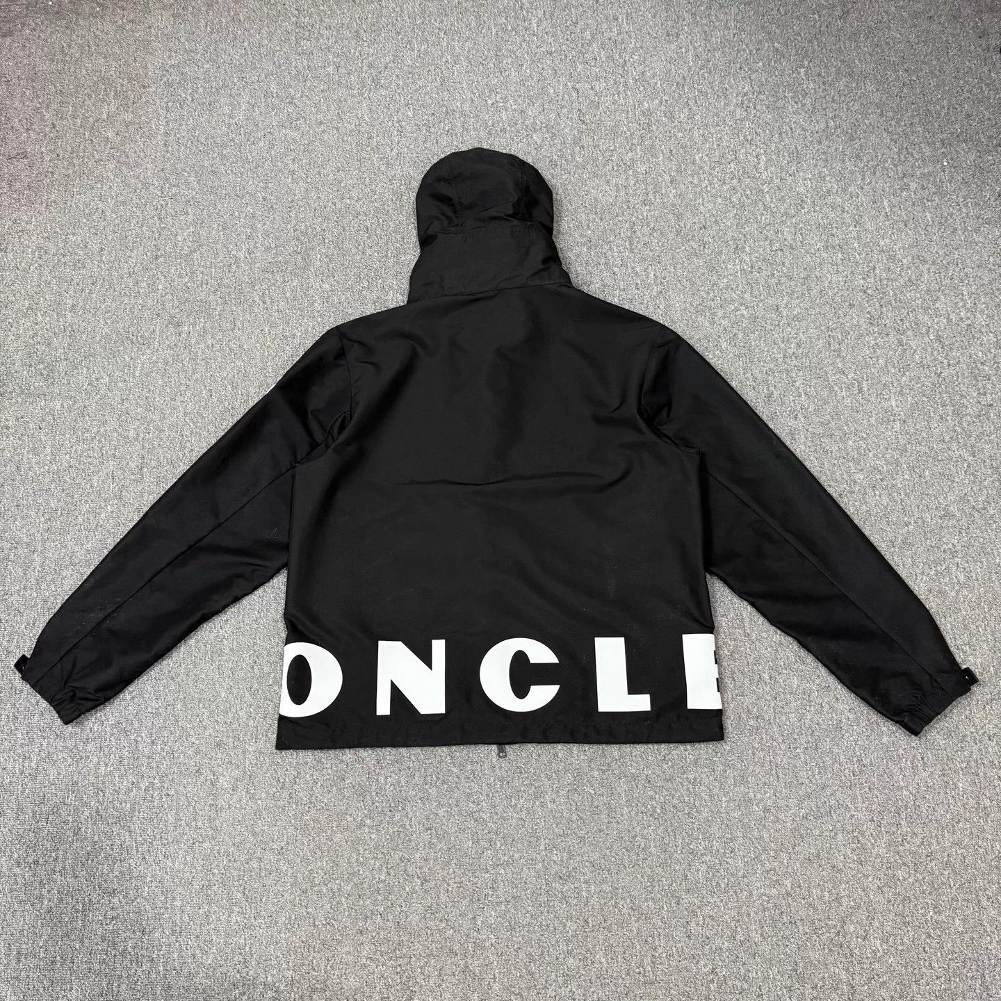 Moncler Moncler black print nylon jacket size 5 Size US XXL / EU 58 / 5 - 2 Thumbnail