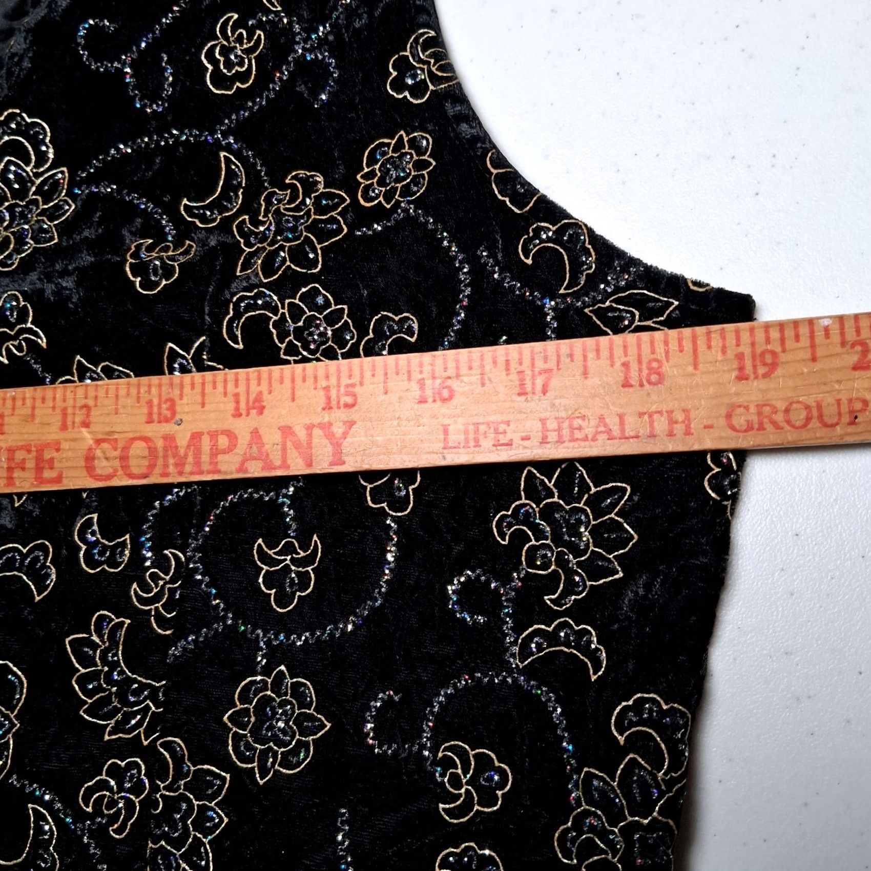 Vintage VINTAGE Impressions Of California Vest S Black Velvet Glitter Flowers Boho 1990s Floral Bohemian V-Neck Button Back Ties Hand Wash Only USA Made Women Size S / US 4 / IT 40 - 4 Thumbnail