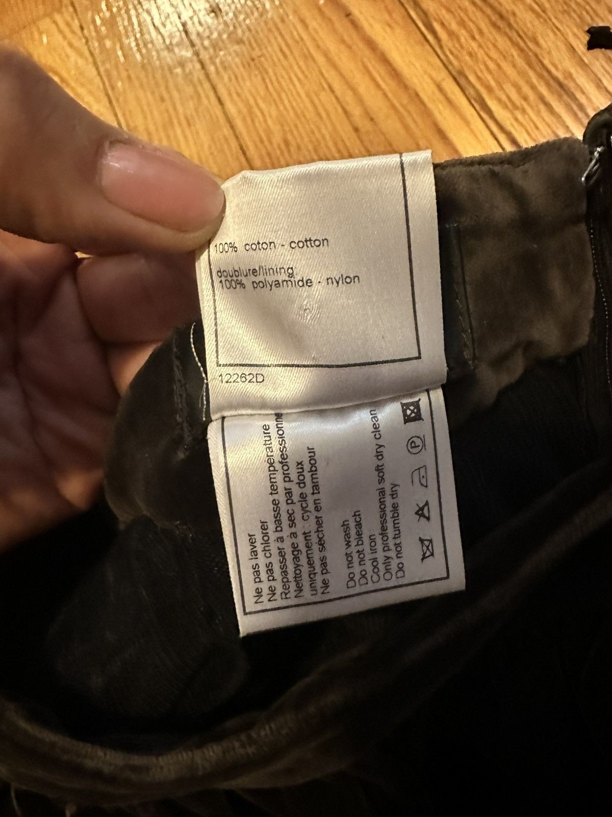 Chanel Vintage Fall 2001 CHANEL Velvet Skirt Size 27" / US 4 / IT 40 - 4 Thumbnail