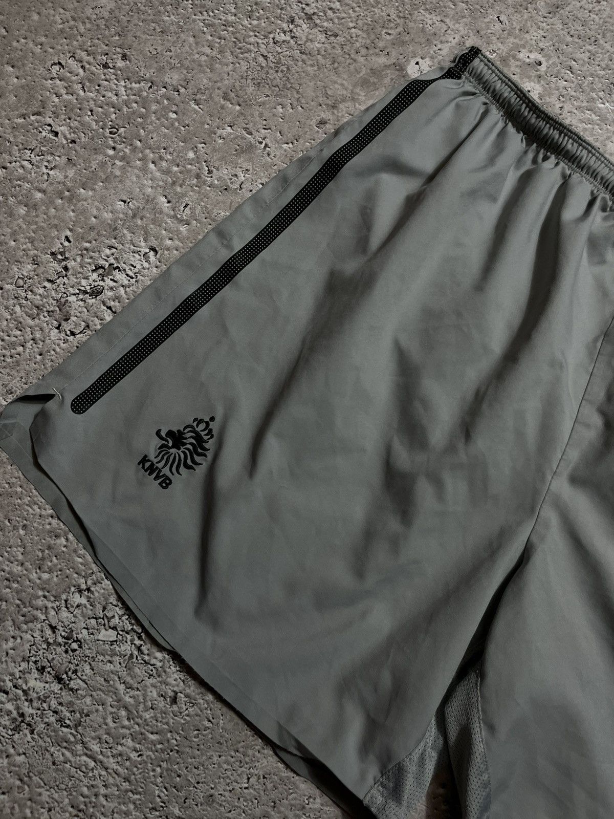 Nike × Vintage Vintage Nike KNVB Nederland Match Worn Shorts Size US 38 / EU 54 - 3 Thumbnail