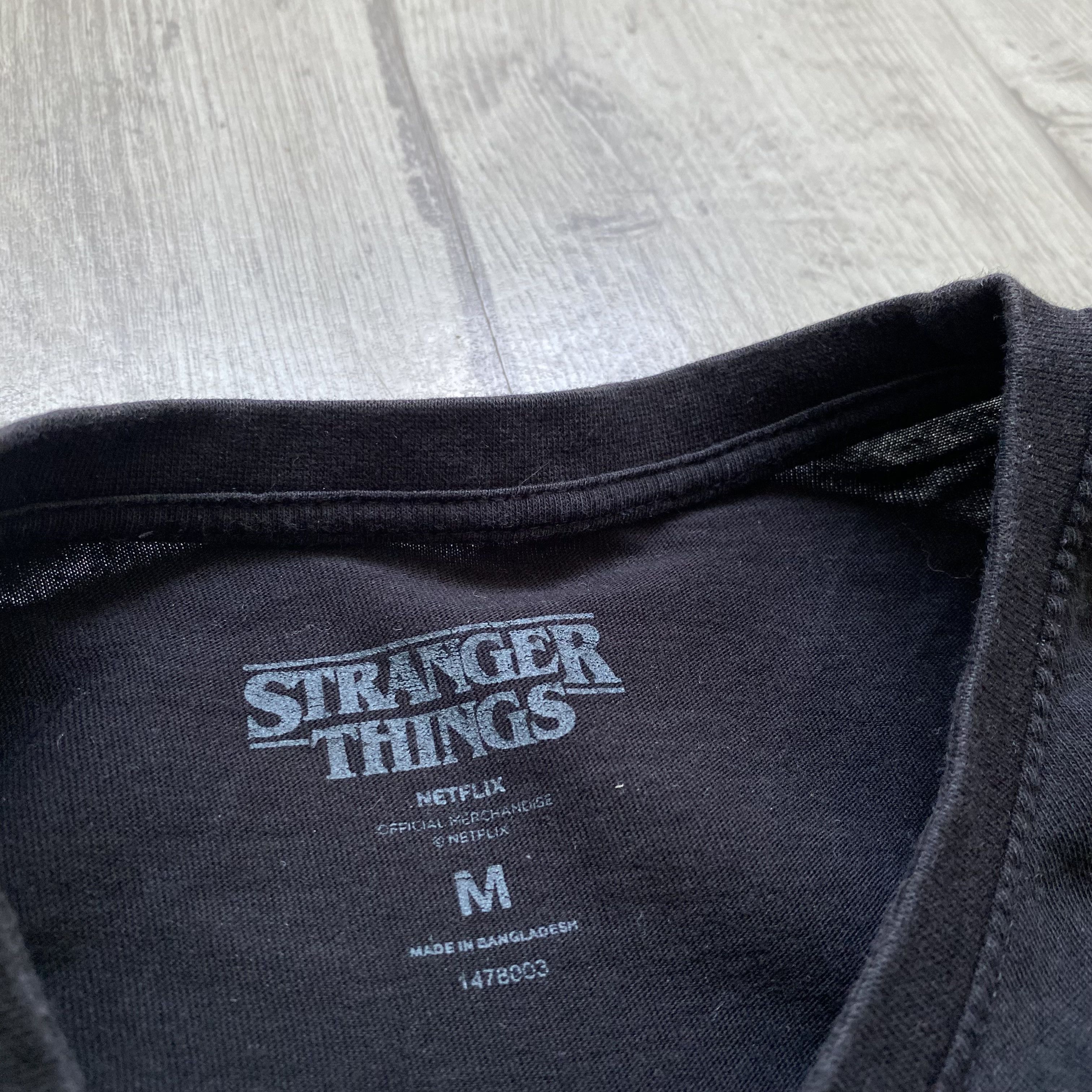 Expert Horror 🎞️ Movie Stranger Things big Logo tee Netflix Size US M / EU 48-50 / 2 - 6 Thumbnail