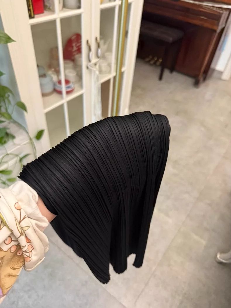 Issey Miyake Issey Miyake size:1 black skirt Size 42" / US 20 - 6 Thumbnail