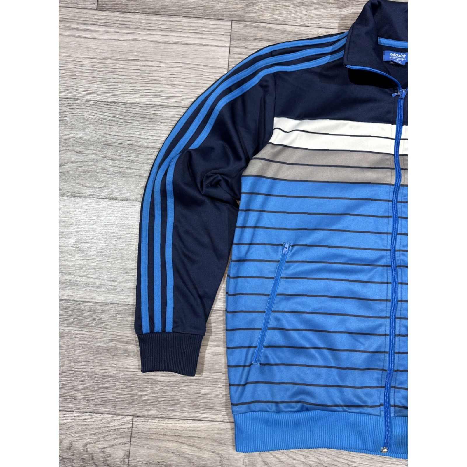 Adidas VINTAGE adidas Originals TT Retro Track Jacket M Blue Mens Track Jacket Retro 90s Size US M / EU 48-50 / 2 - 4 Thumbnail